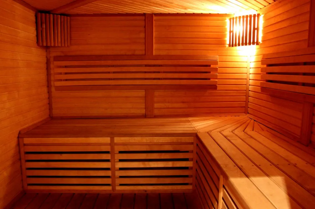 Сруб в Ялте c бассейном и сауной