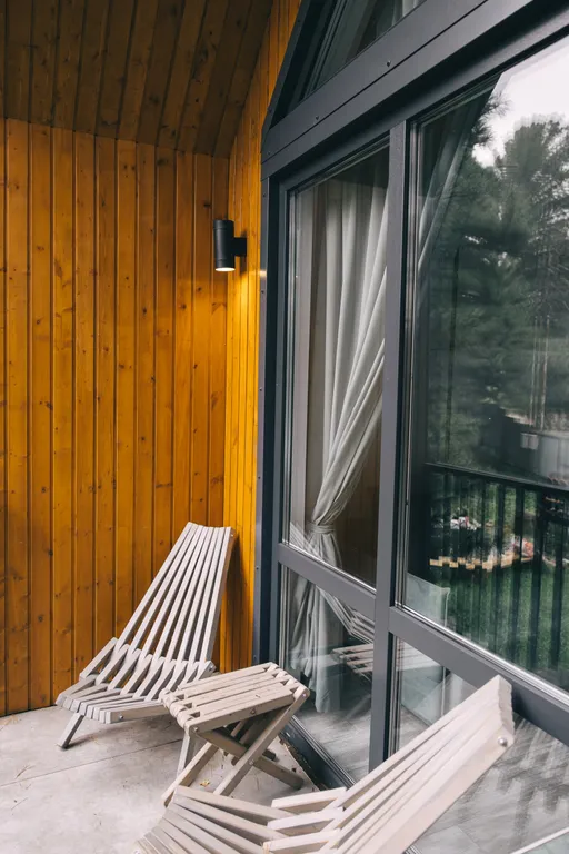 Уютный домик в кедровом лесу