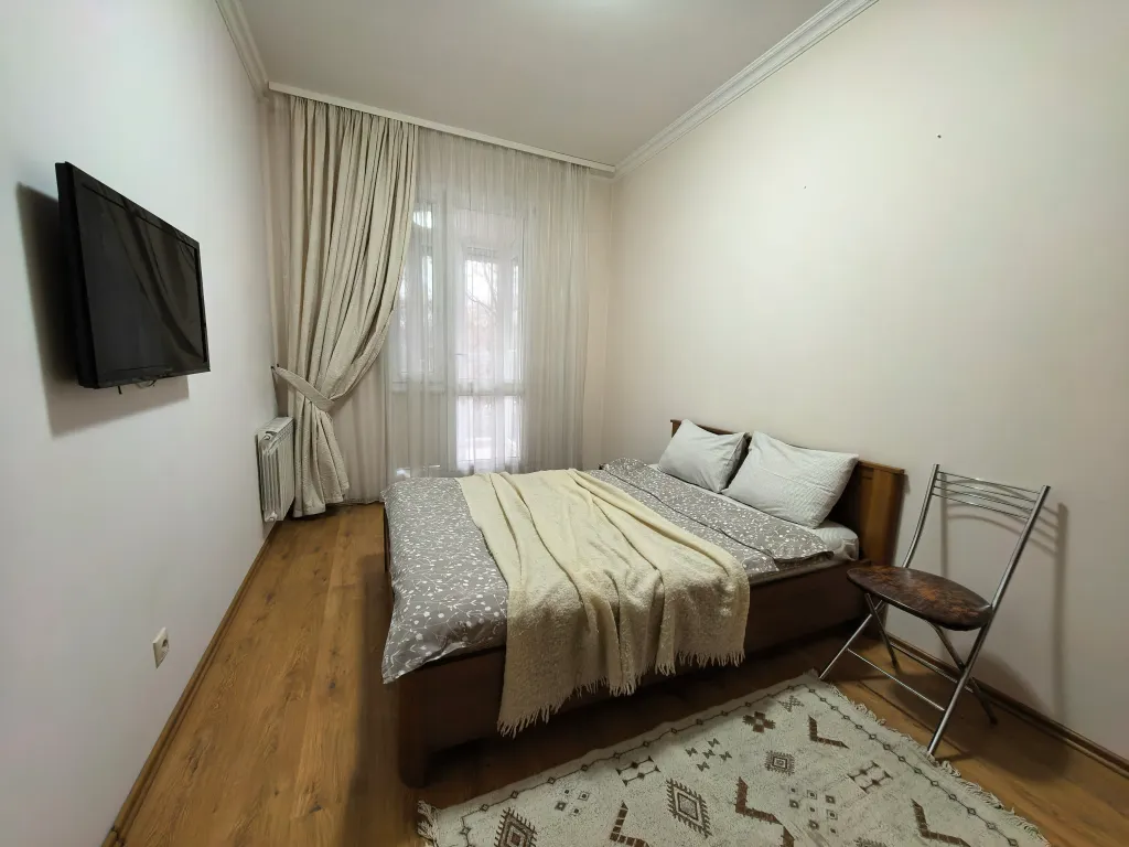 С видом на центральную площадь