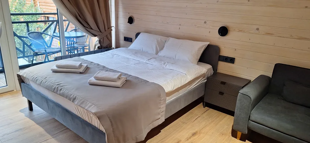 Двухэтажный домик с красивым видом на горы