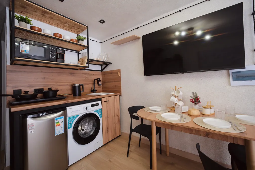 Двухэтажный дом с кухней 1