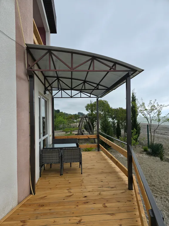 Дом-коттедж на берегу моря Изумрудный берег