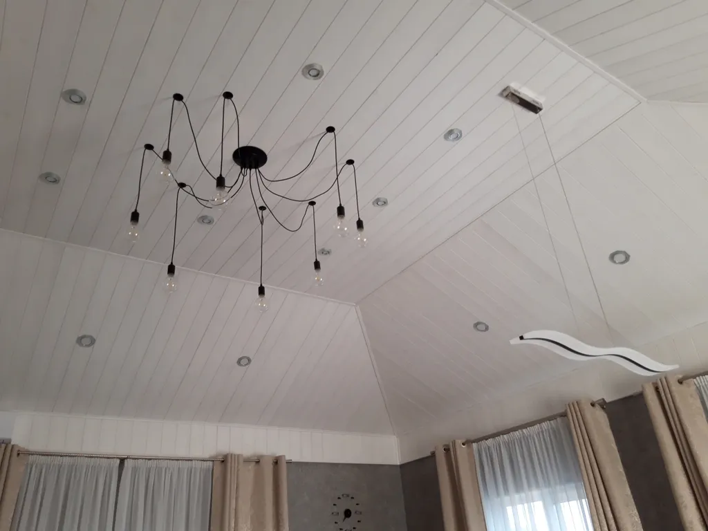 Домик на озере