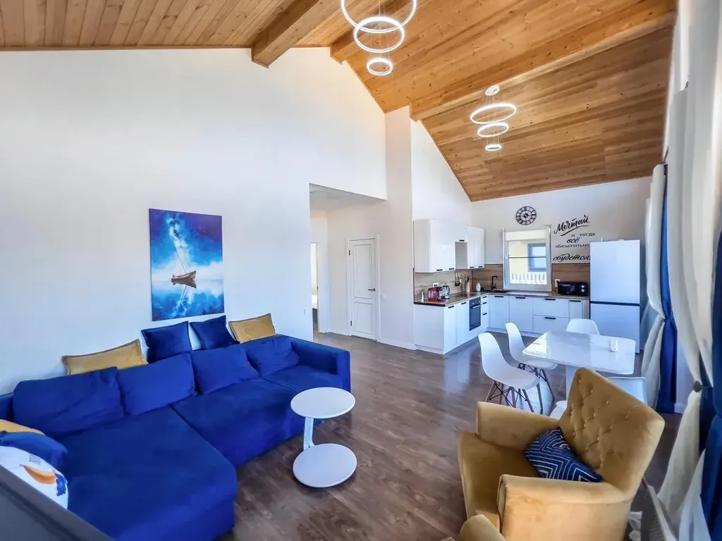 Дом с бассейном