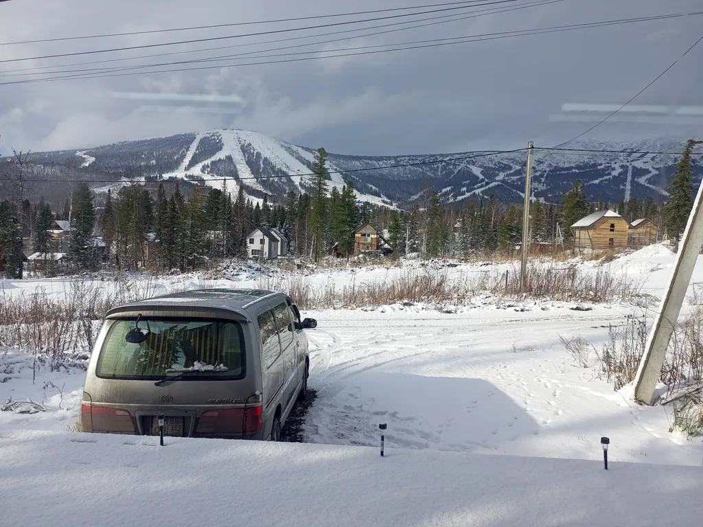 Коттедж Кедровый дом в лесу с панорамным окном и красивым видом на горы — Шерегеш
