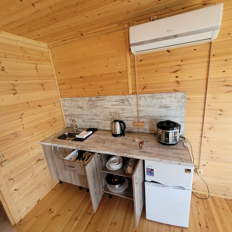 Уютный домик с кухней и верандой