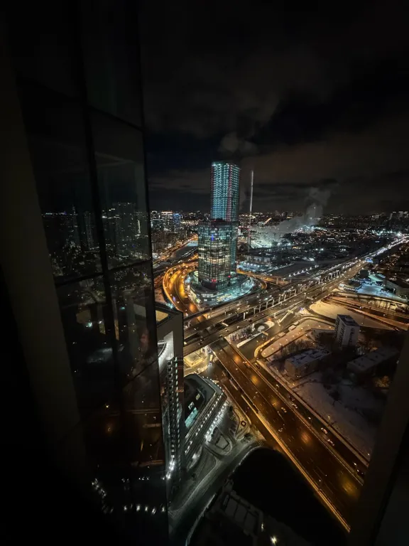 Угловой апартамент с ванной у окна