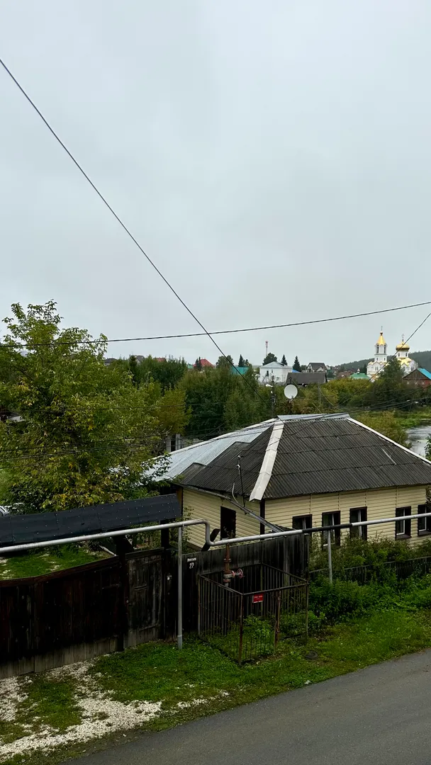 Вид на реку и храм
