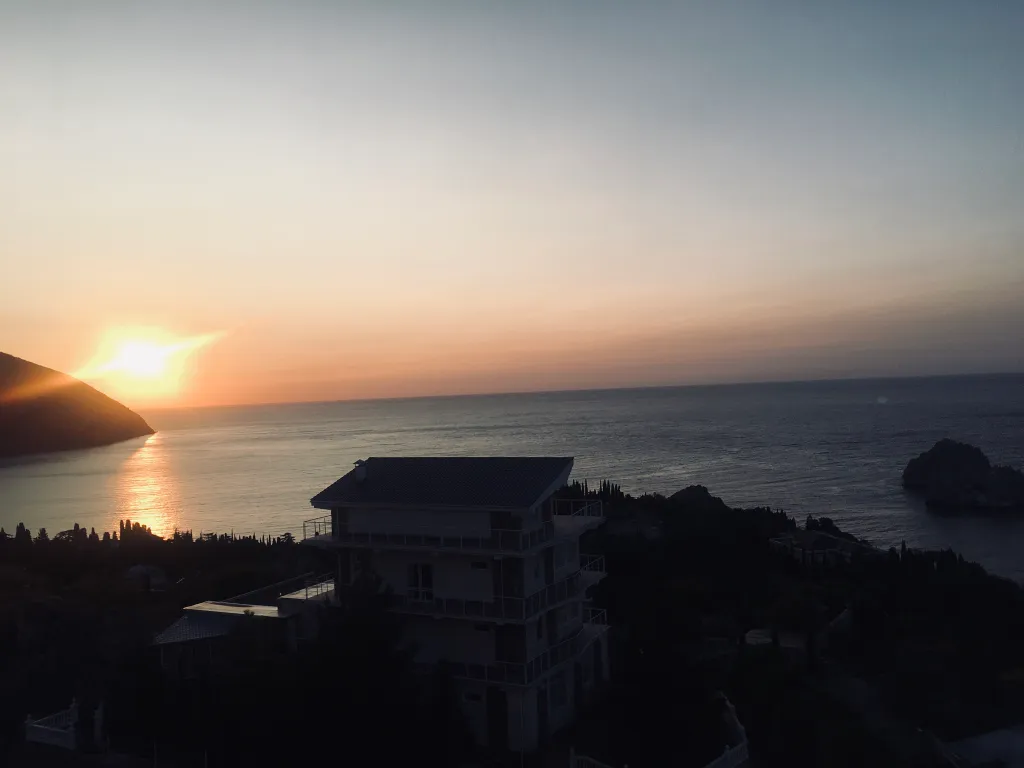 Уютная квартира с потрясающим видом на море рядом с лагерем Артек