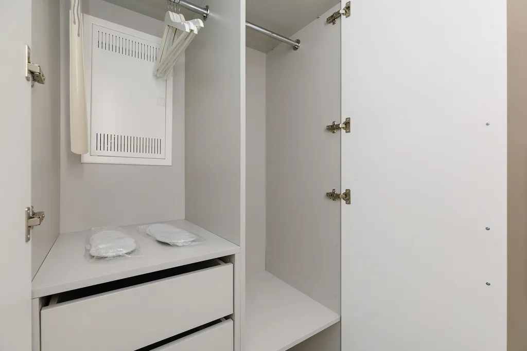 Уютная двухкомнатная квартира с дизайнерским ремонтом возле моря