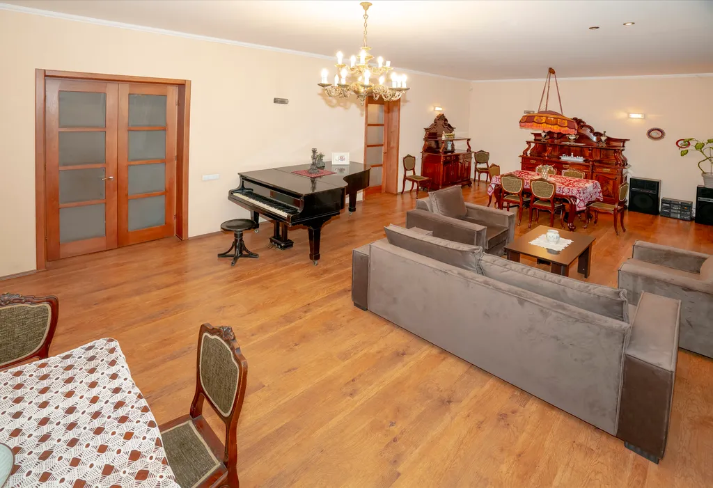 Apartment at 12 Baratashvili street