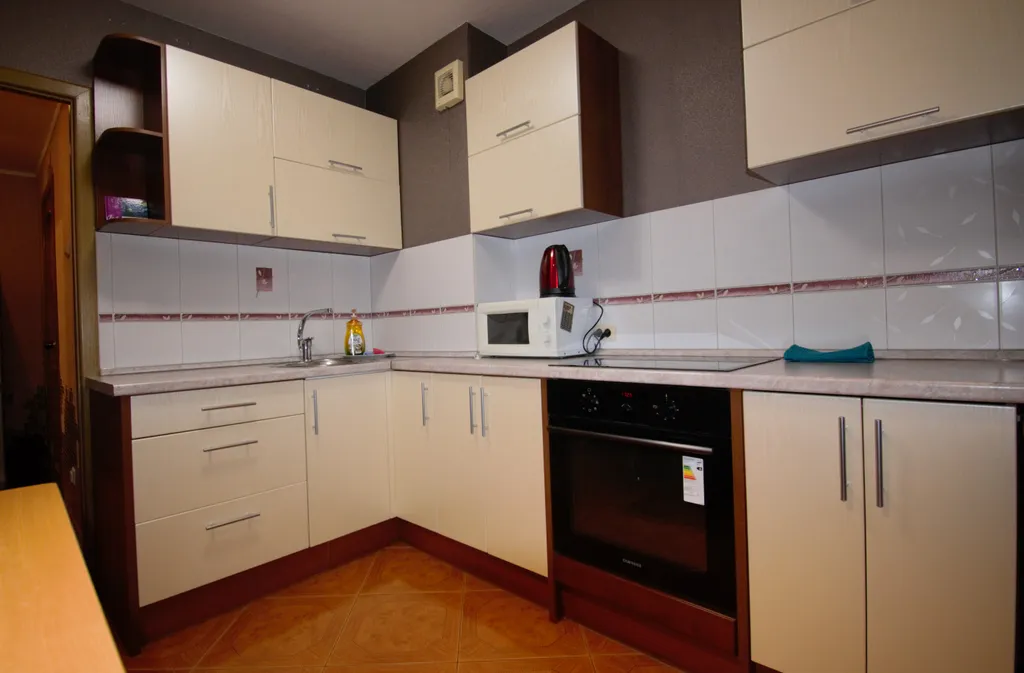 Двухкомнатная квартира с раздельными комнатами балконом и лифтом