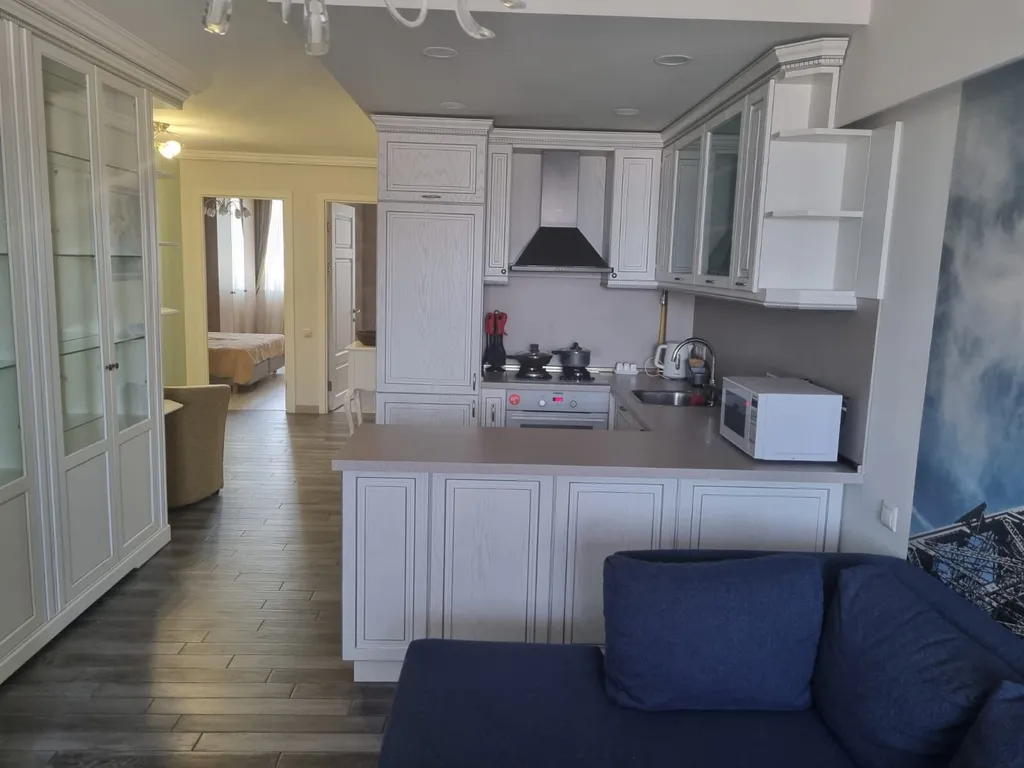 Просторная красивая трёхкомнатная квартира в самом центре города