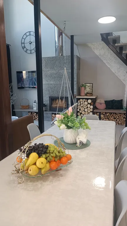 Большой уютный дом с камином