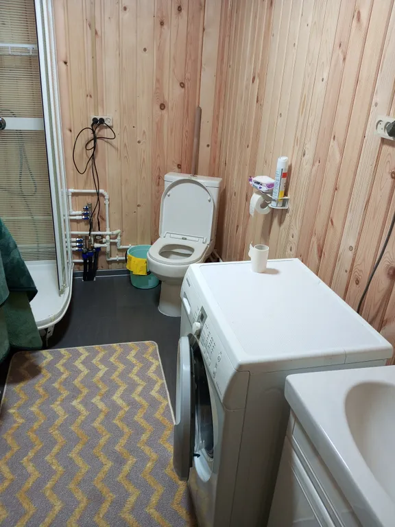 Дом рядом с озером