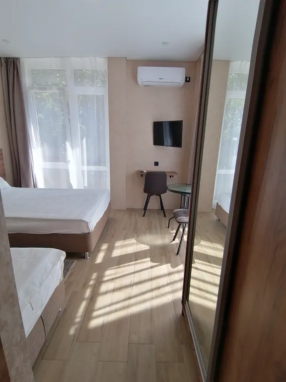 Квартира Квартира Трёхместный номер в новом коттедже с бассейном и сауной — Лазаревское