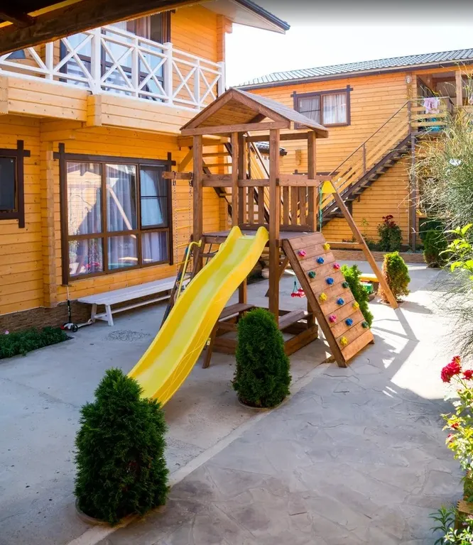 Коттедж Дом 1 с бассейном и питанием, первая линия — Кучугуры