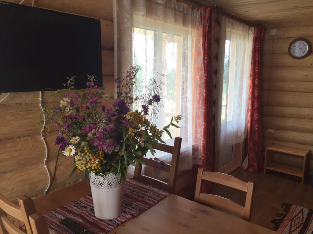 Коттедж Коттедж на берегу озера,рыбалка и отдых всей семьей! — Родионово