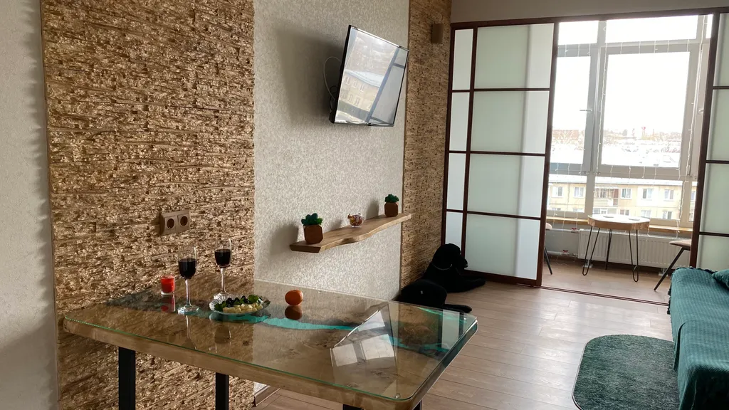 Апартамент с лаундж-зоной в экодизайне в центре города