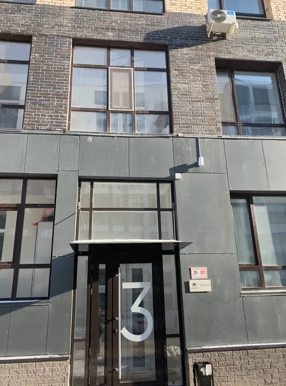 Современная красивая и яркая квартира