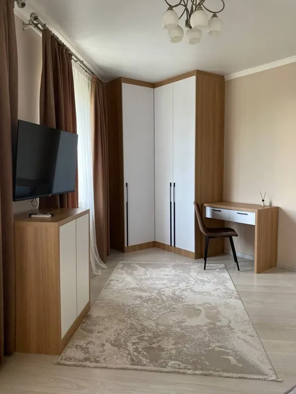 Комфортная квартира в доме у реки, возле входа в центральный парк