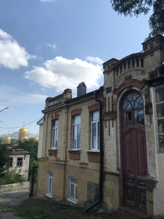 Просторная двухкомнатная квартира в старинном дворянском особняке