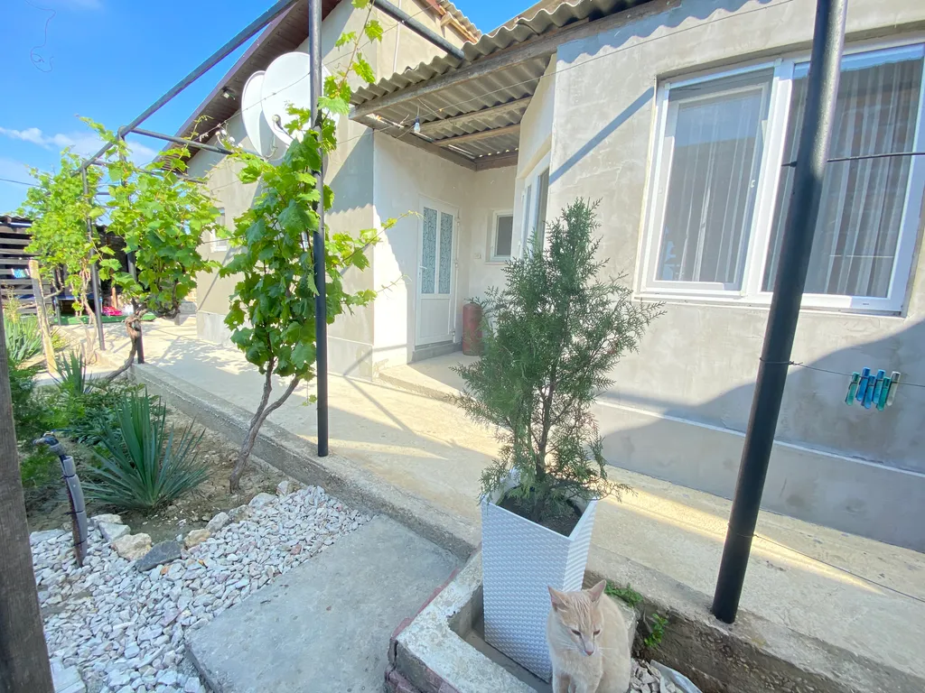 Коттедж Часть дома со своей кухней и отдельным входом под ключ — Судак