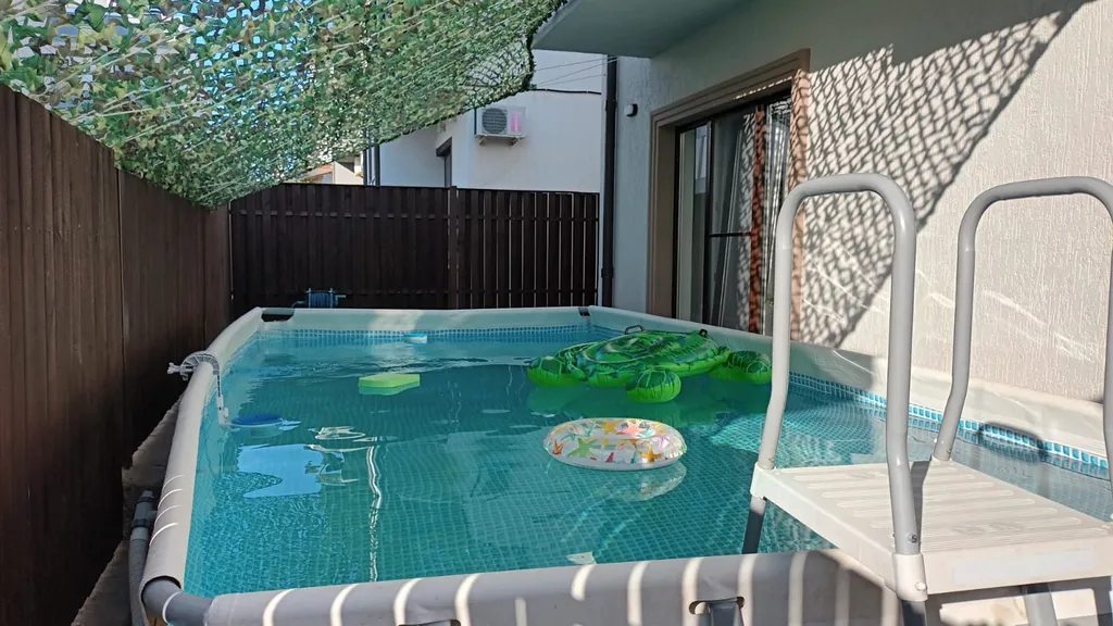 Дом с бассейном