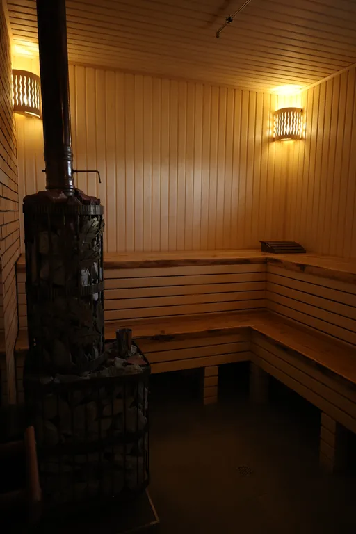 Вилла с бассейном на берегу реки в 30 минутах от центра города