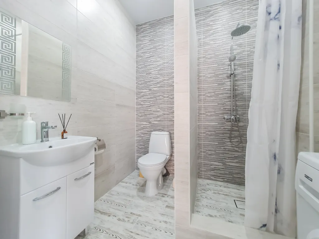 Отдельный дом с благоустроенным двором возле азовского моря