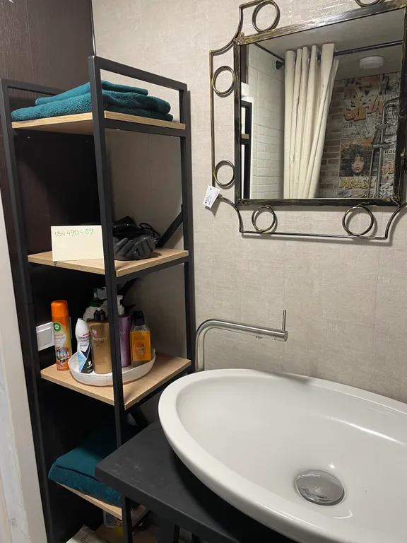 Большой дом в стиле А-фрейм на берегу реки Люторка