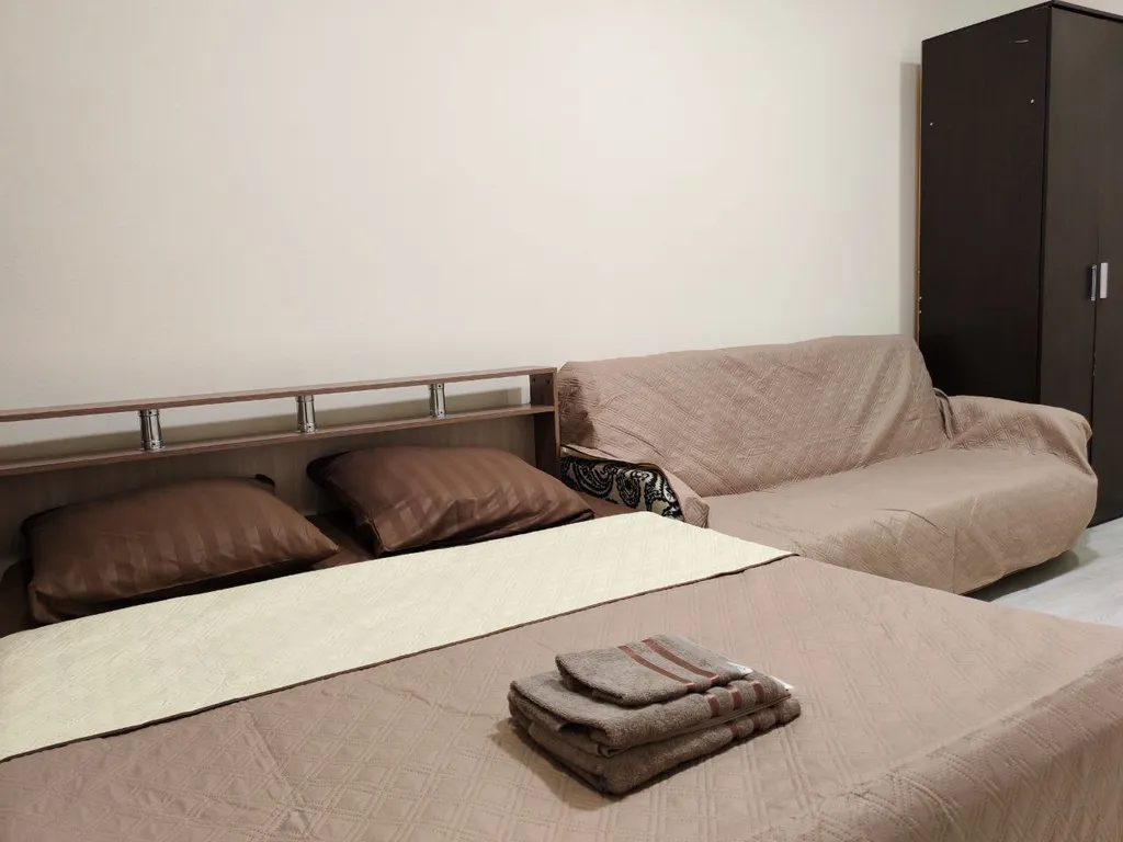 Светлая квартира с большими окнами и высокими потолками