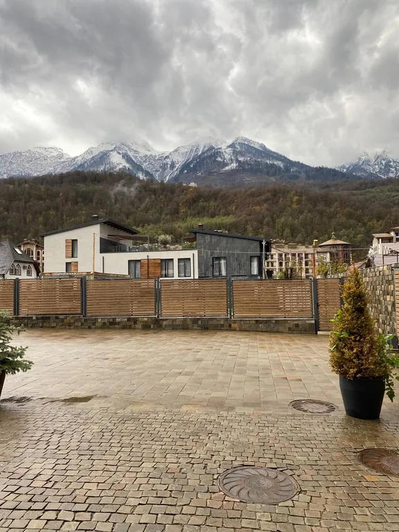 Апартаменты с собственной парковкой вблизи подъемника Горная Карусель