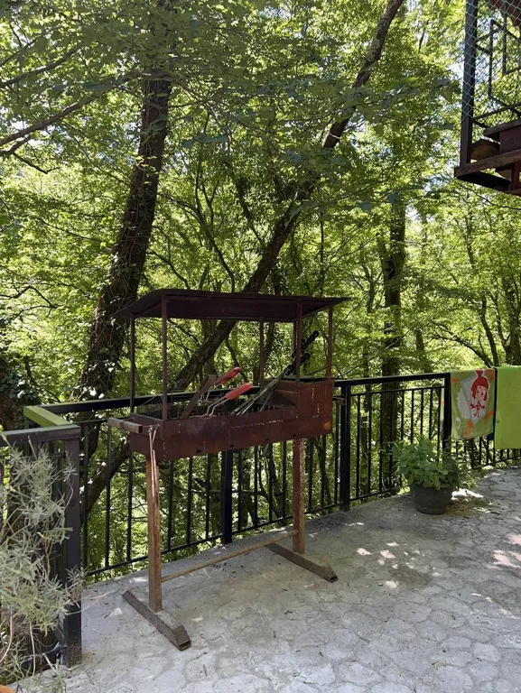 Вилла парящая над лесом