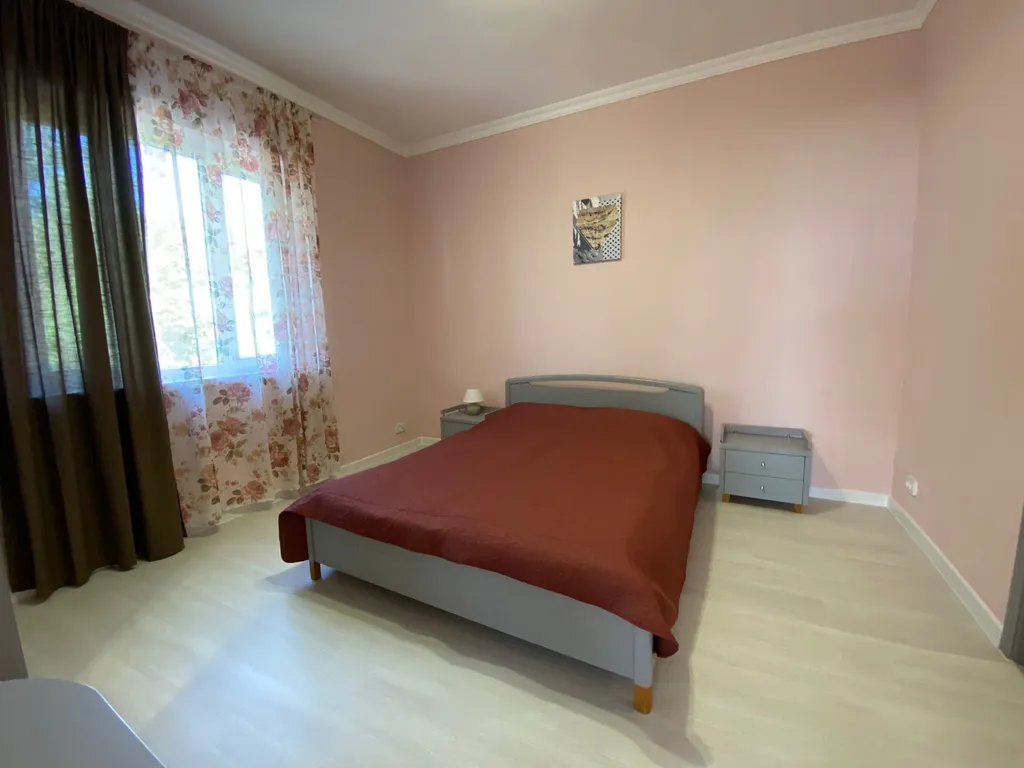 Вилла в сосновом бору с бассейном и видом на море и горы