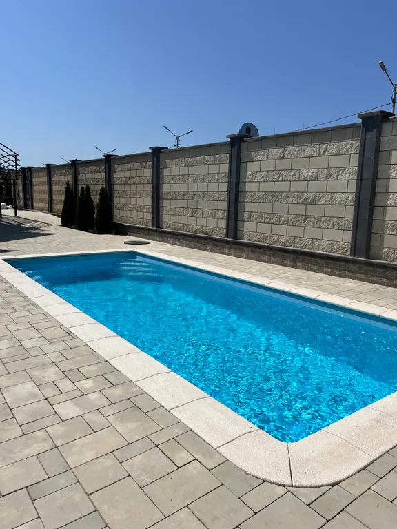 Коттедж Уютный дом у моря с террасой, баней и теплым бассейном — аренда посуточно в Любимовка