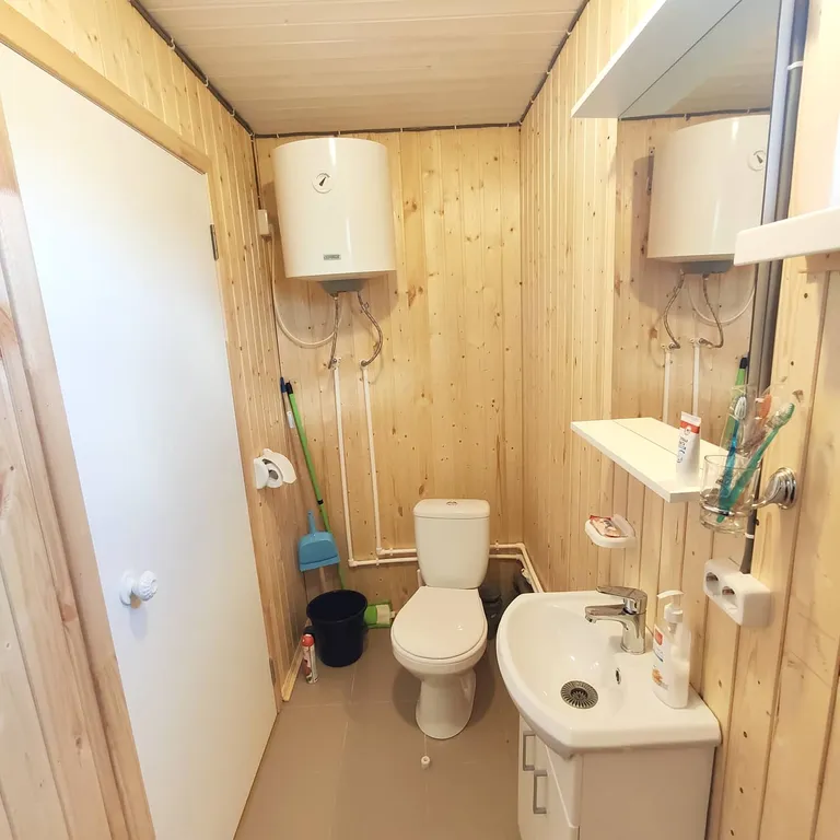 Коттедж Дом с террасой прямо на берегу реки — Торфяное