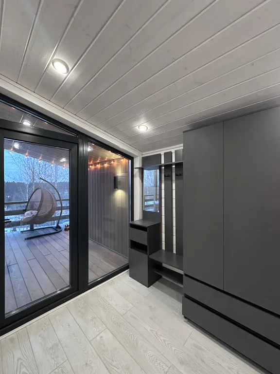 Дом в облаках у леса