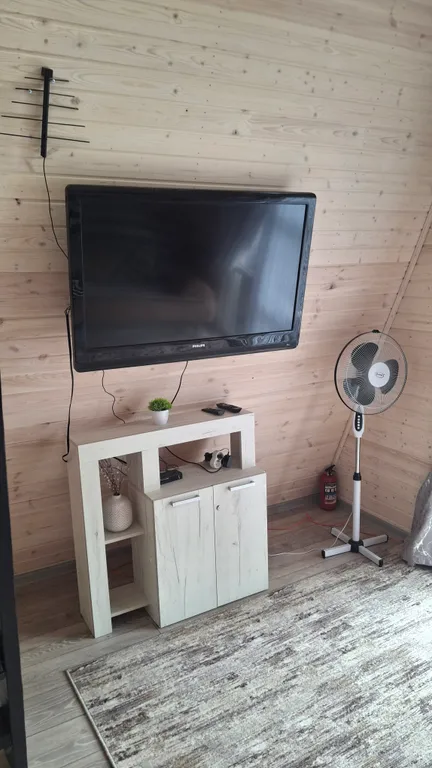 Дом-шалаш на территории частного домовладения