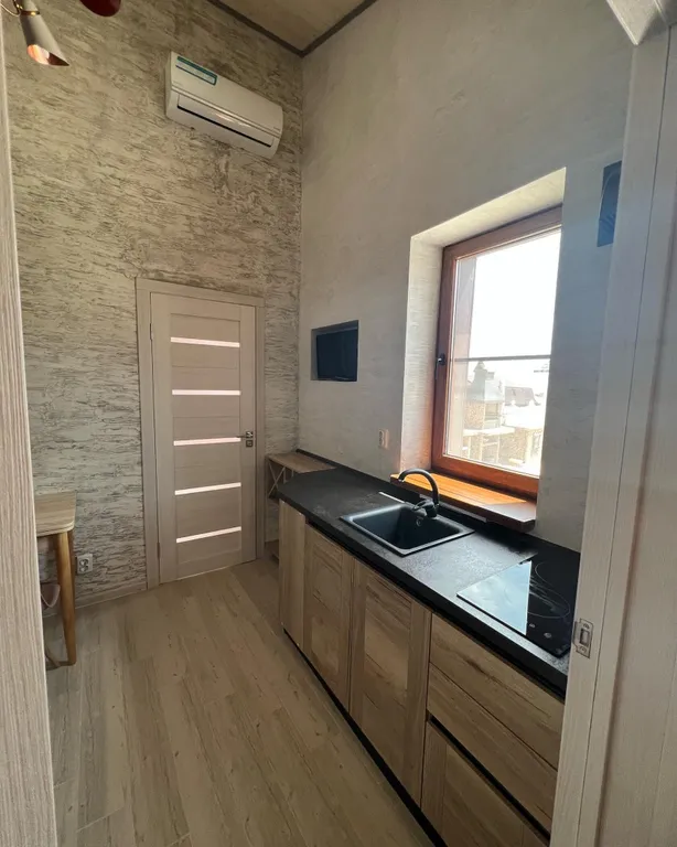 Дом с тремя апартаментами с видом на горы и море