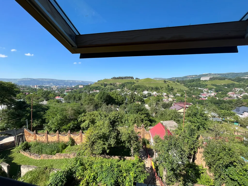 Тихий и уютный дом с террасой с видом на горы