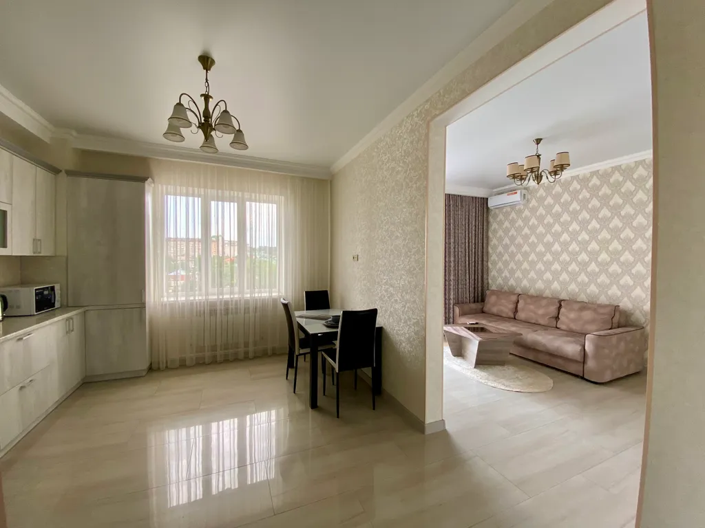 Просторная квартира с видом на горы в центре города