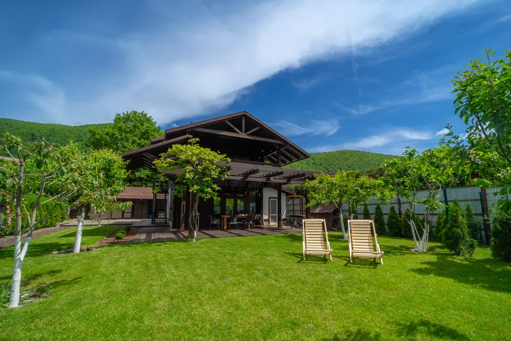 Шикарный коттедж с видом на сказочные горы в центре Красной поляны