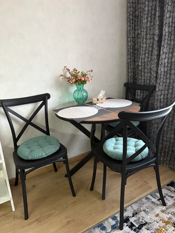 Квартира с большой кухней-гостиной и уютной изолированной спальней