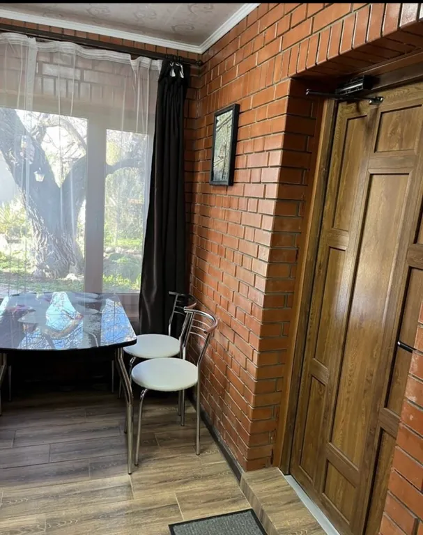 Уютный домик на тихой улице