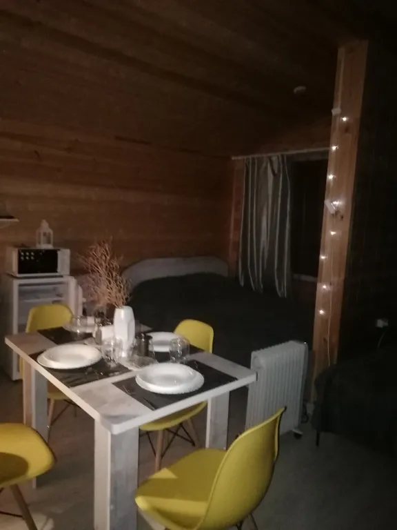 Дом в лесу с бассеином