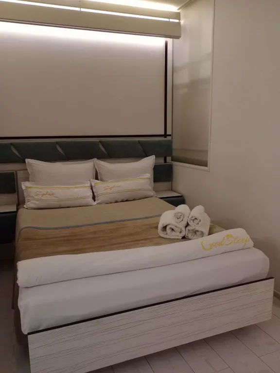 Студия с панорамной лоджией в центре города