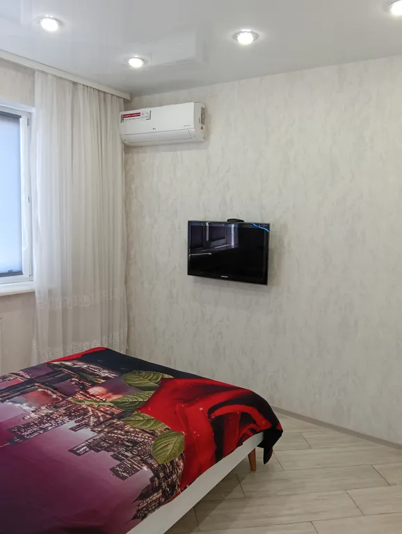 Видовая квартира с дизайнерским ремонтом у Дворца игровых видов спорта