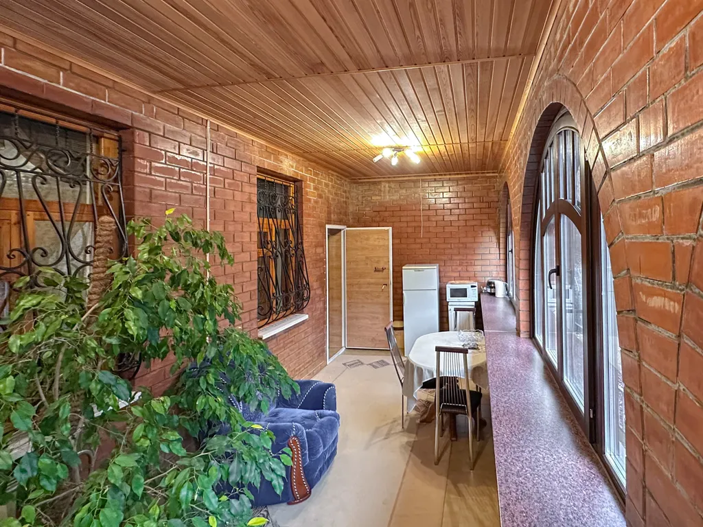 Дом в центре парка