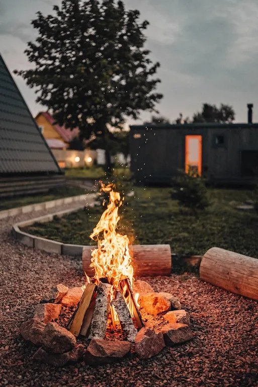 Лиса в шалаше в Тайцах